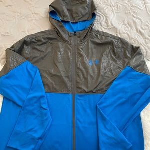 UA HOODED FULL ZIP SWEATSHIRT. CONDTION IS USED LIGHTLY. SZ XL.